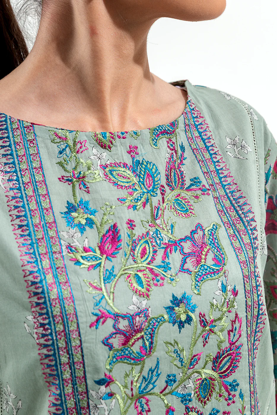 2 PIECE EMBROIDERED LAWN SUIT (PRET) - Image 4