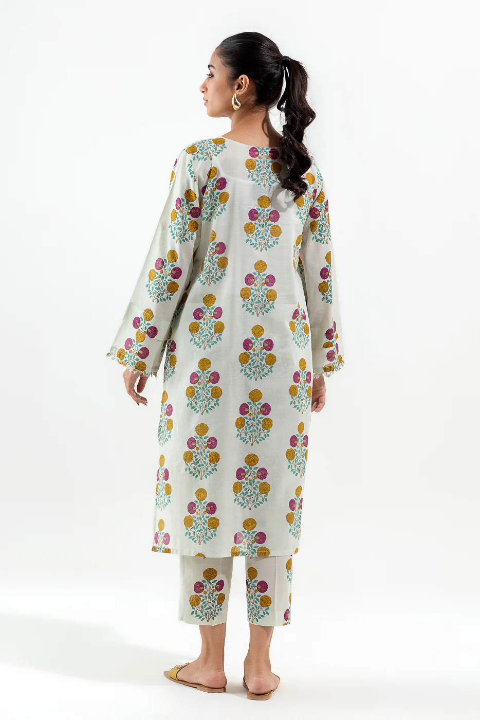 2 PIECE PRINTED LAWN SUIT (PRET) - Image 3