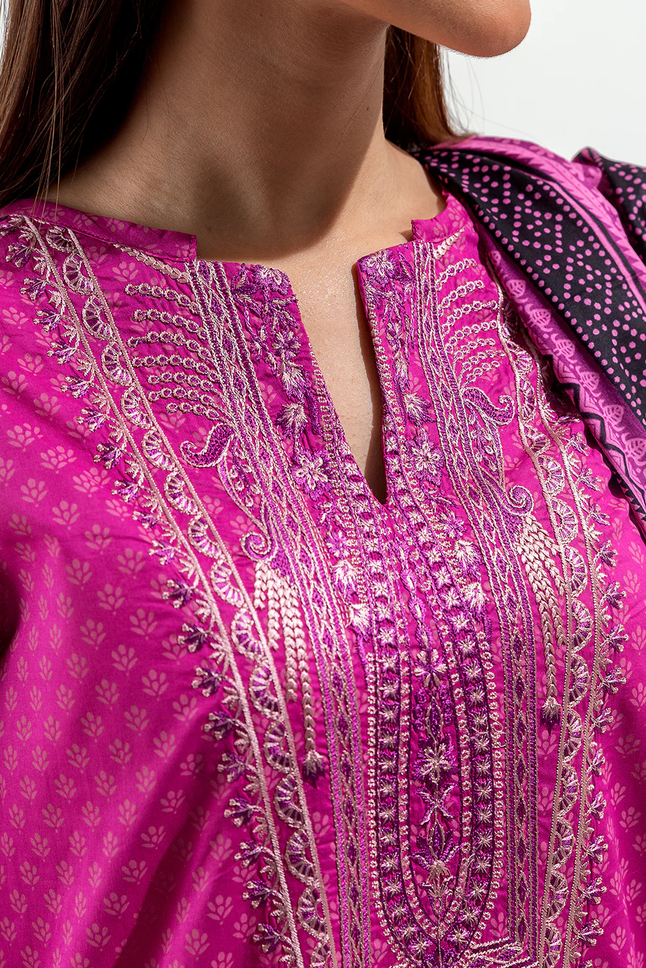 3 PIECE PRINTED LAWN SUIT (PRET) - Image 4