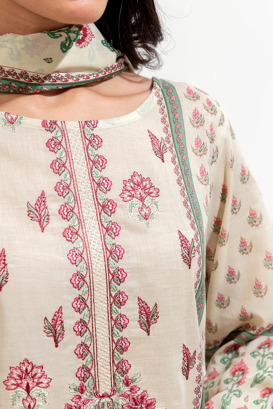 3 PIECE EMBROIDERED LAWN SUIT (PRET) - Image 2