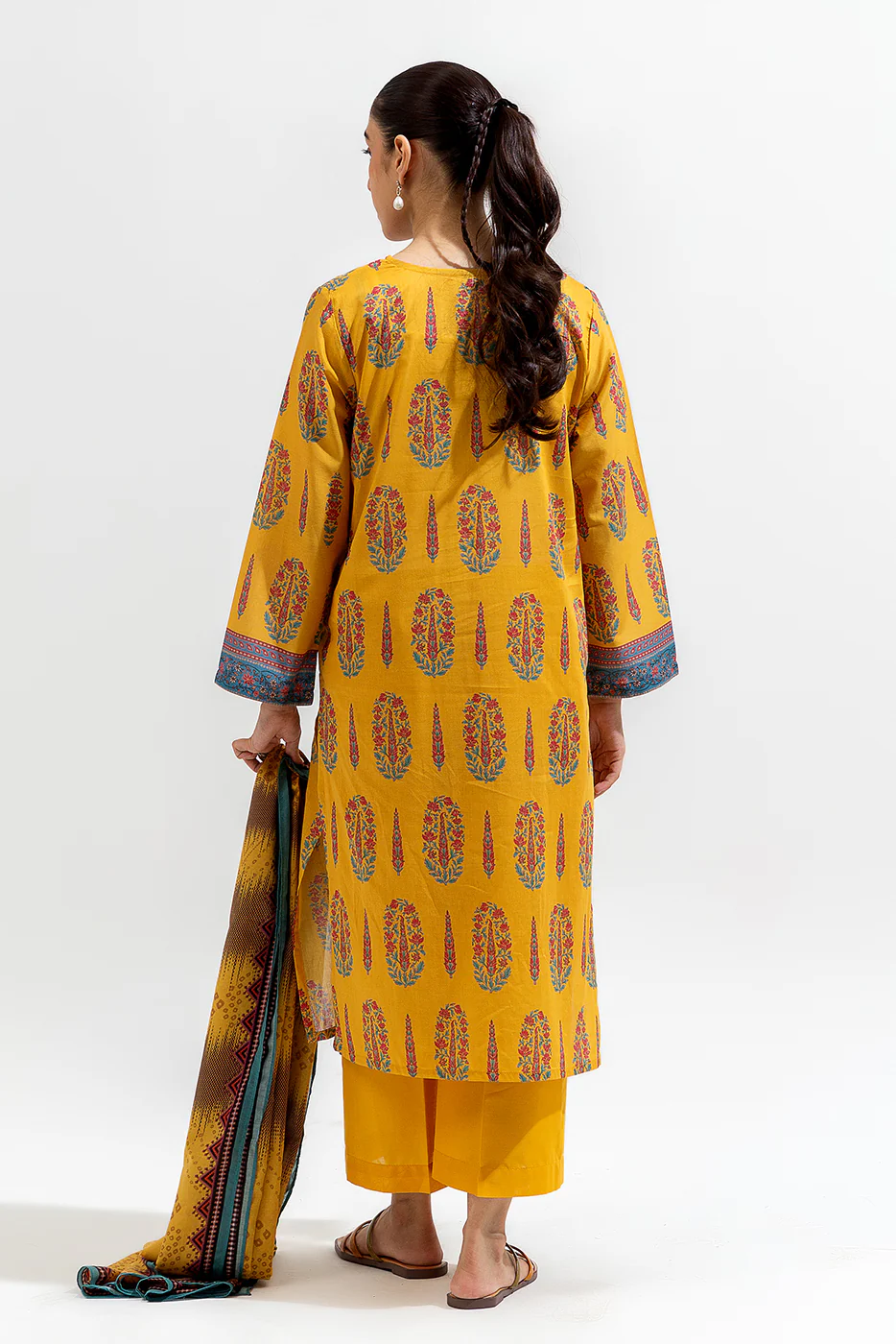 3 PIECE PRINTED LAWN SUIT (PRET) - Image 4