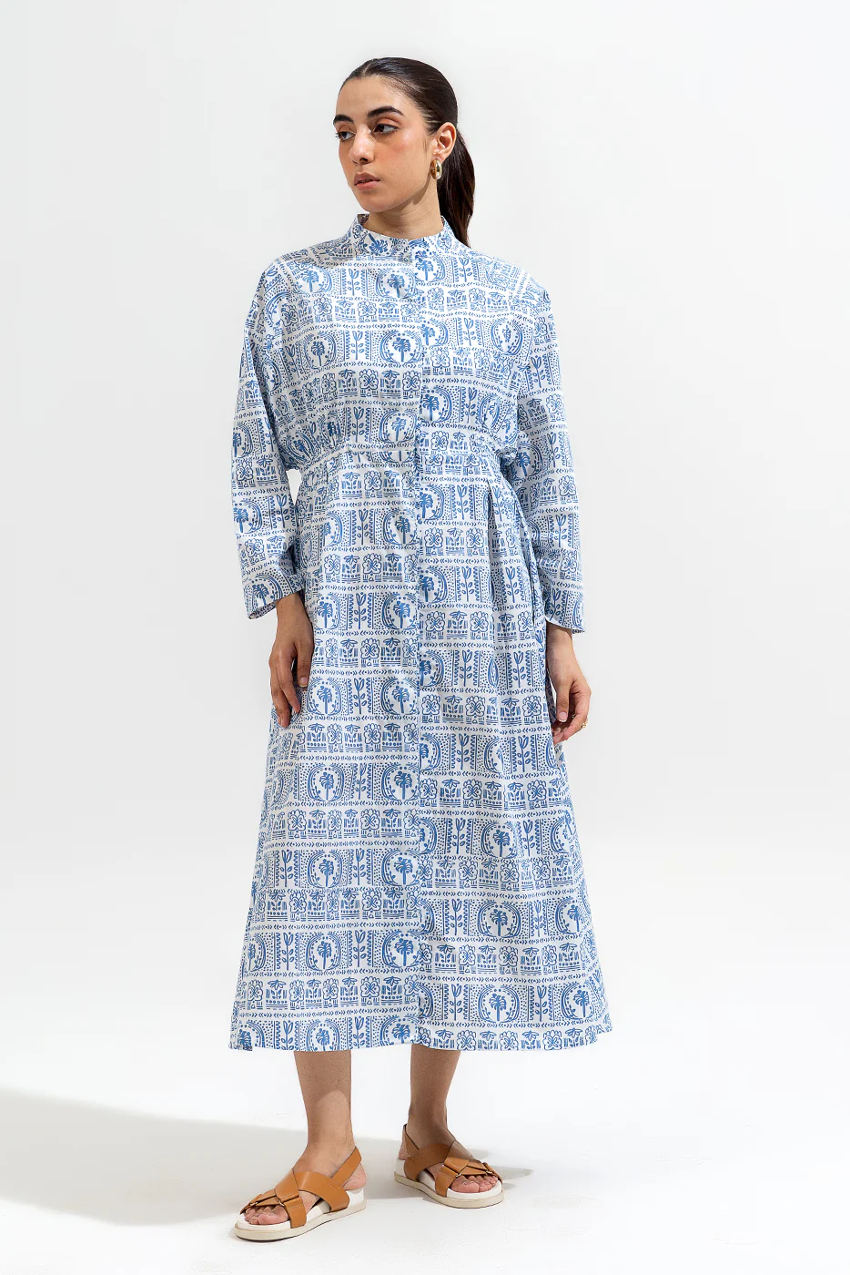 PRINTED LONG BAND COLLAR DRESS - Image 2