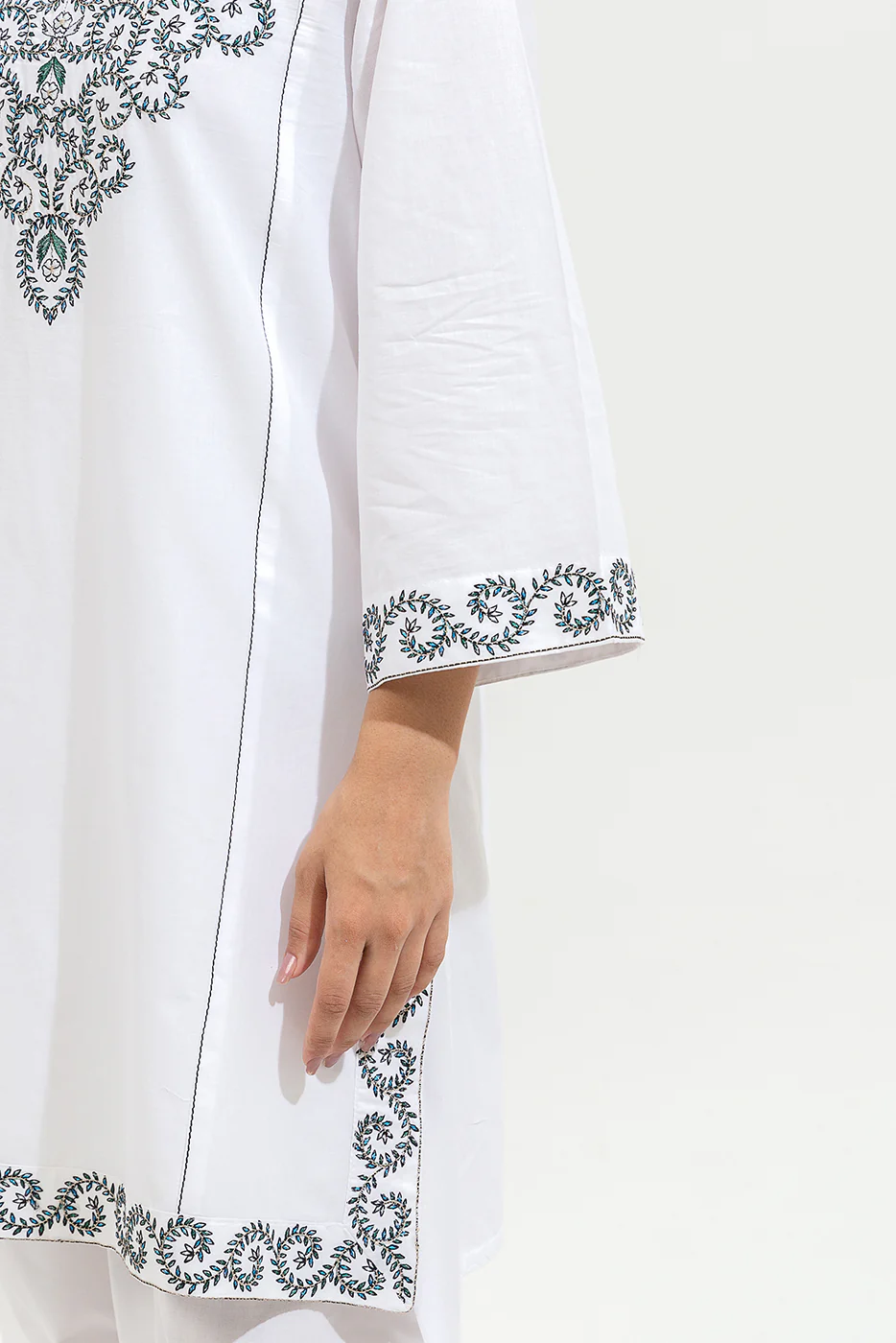 2 PIECE EMBROIDERED LAWN SUIT (PRET) - Image 5