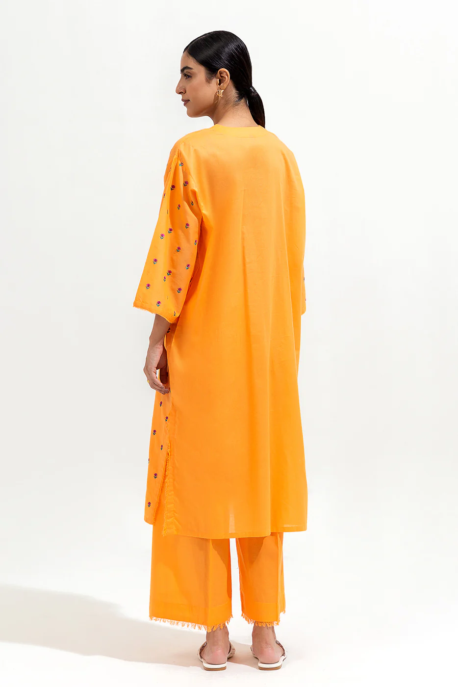 2 PIECE EMBROIDERED LAWN SUIT (PRET) - Image 3