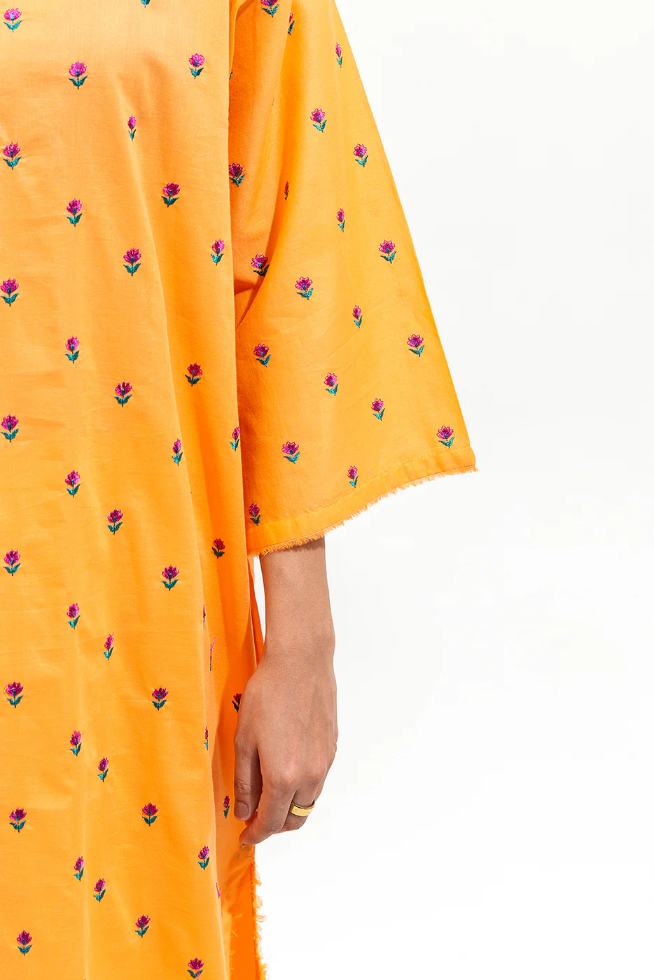 2 PIECE EMBROIDERED LAWN SUIT (PRET) - Image 5
