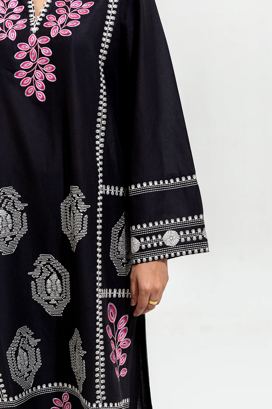 2 PIECE EMBROIDERED LAWN SUIT (PRET) - Image 5
