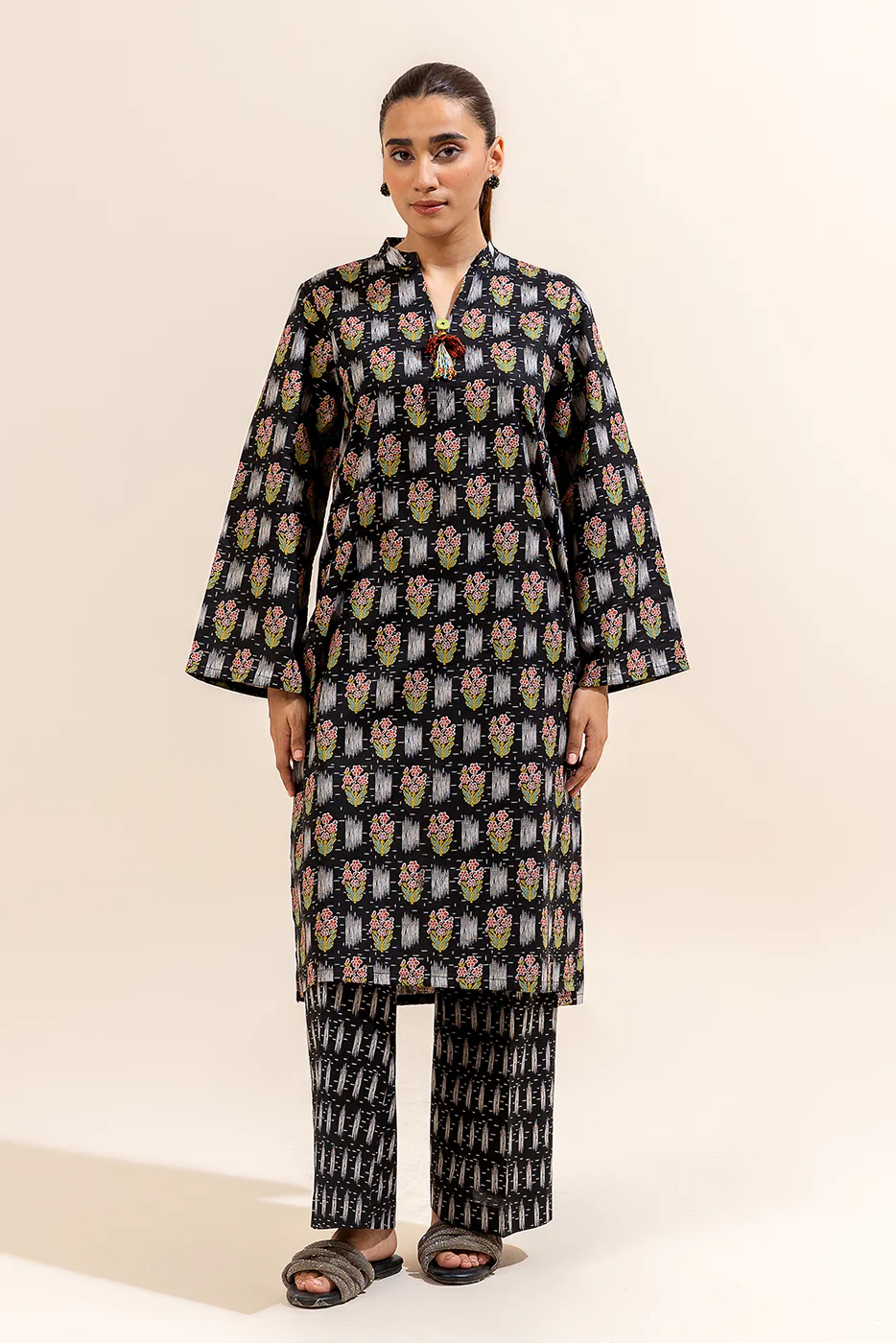 2 PIECE PRINTED LAWN SUIT-OBSIDIAN VERVE (UNSTITCHED) - Image 4