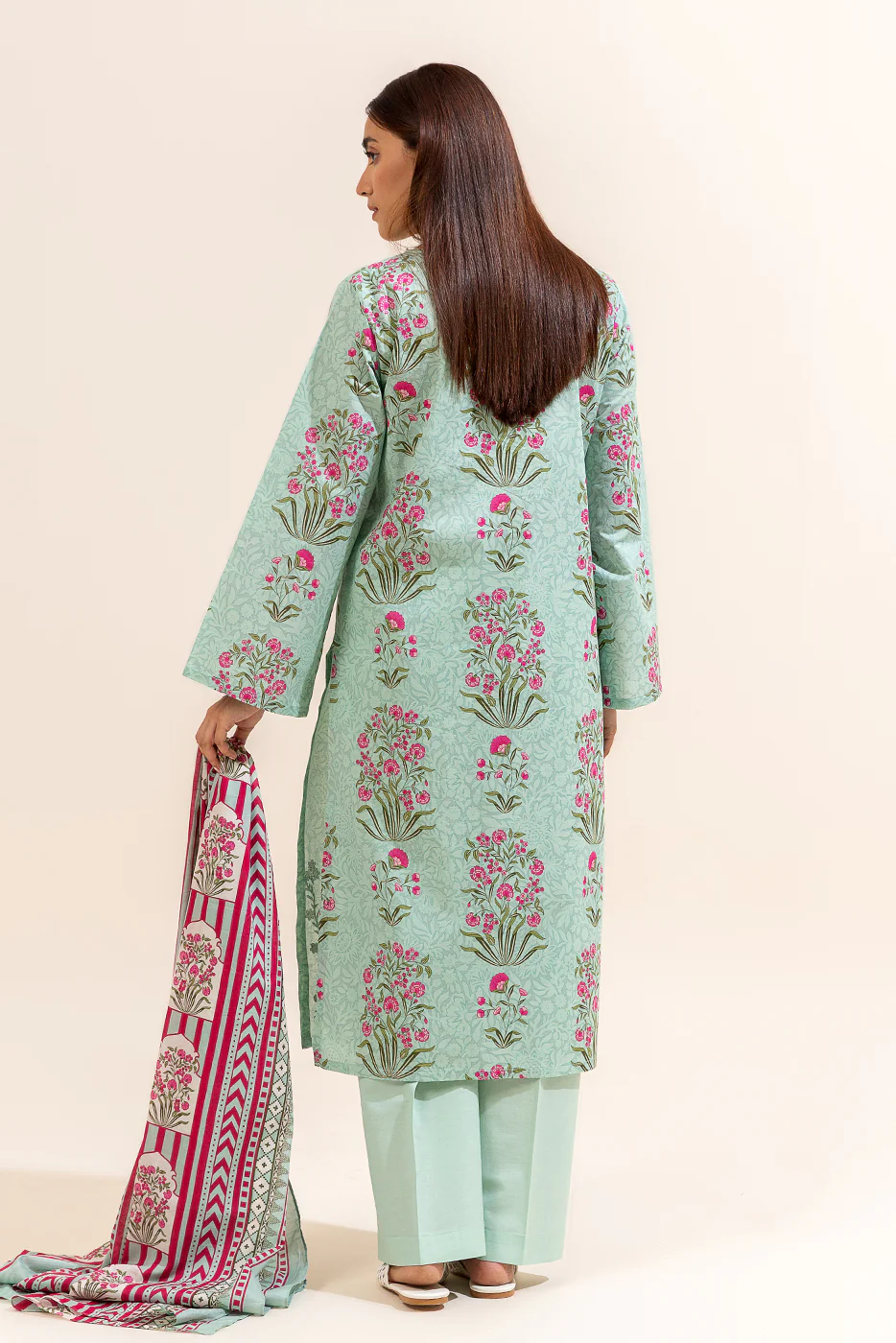 3 PIECE EMBROIDERED LAWN SUIT-TURQUOISE BLOOM (UNSTITCHED) - Image 5
