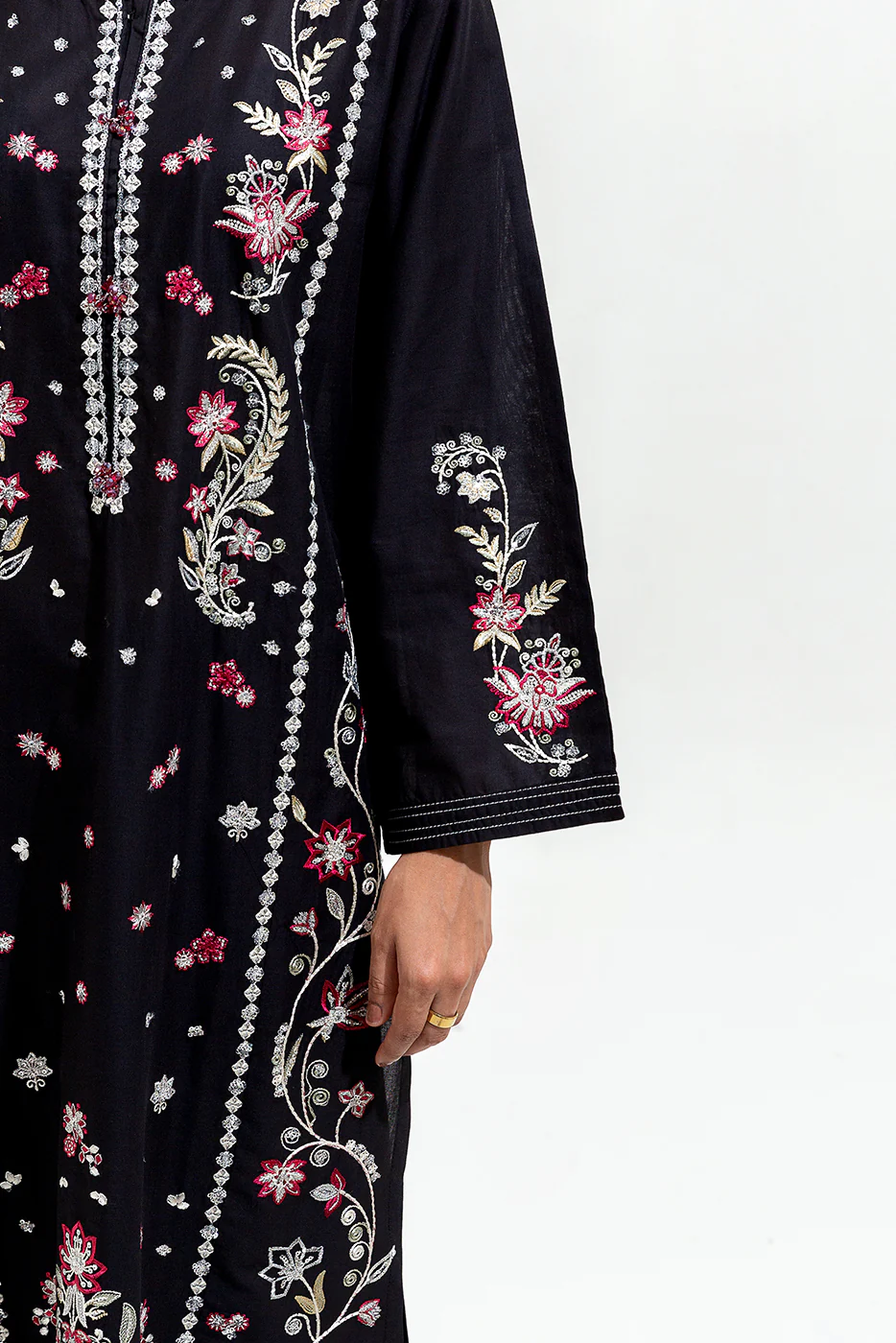 2 PIECE EMBROIDERED LAWN SUIT (PRET) - Image 5