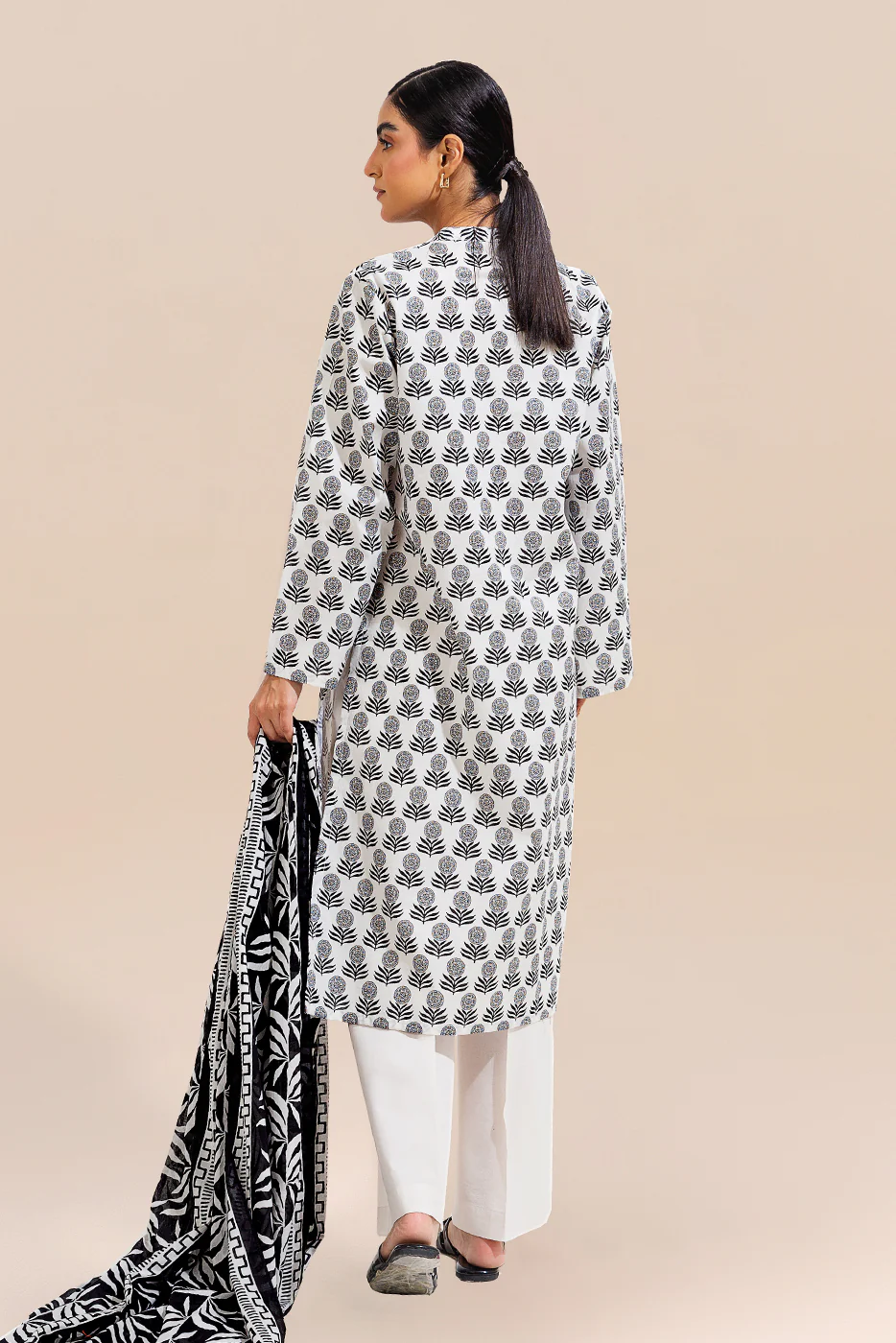 3 PIECE PRINTED LAWN SUIT-IVORY IRON ( UNSTITCHED) - Image 4