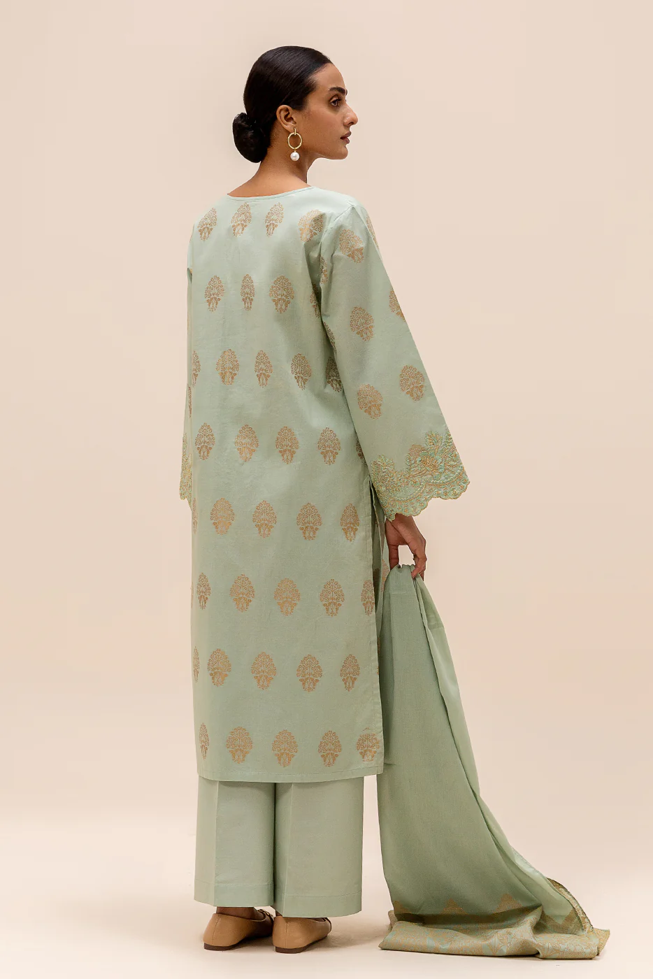 3 PIECE EMBROIDERED JACQUARD SUIT-LAUREL GOLD (UNSTITCHED) - Image 5