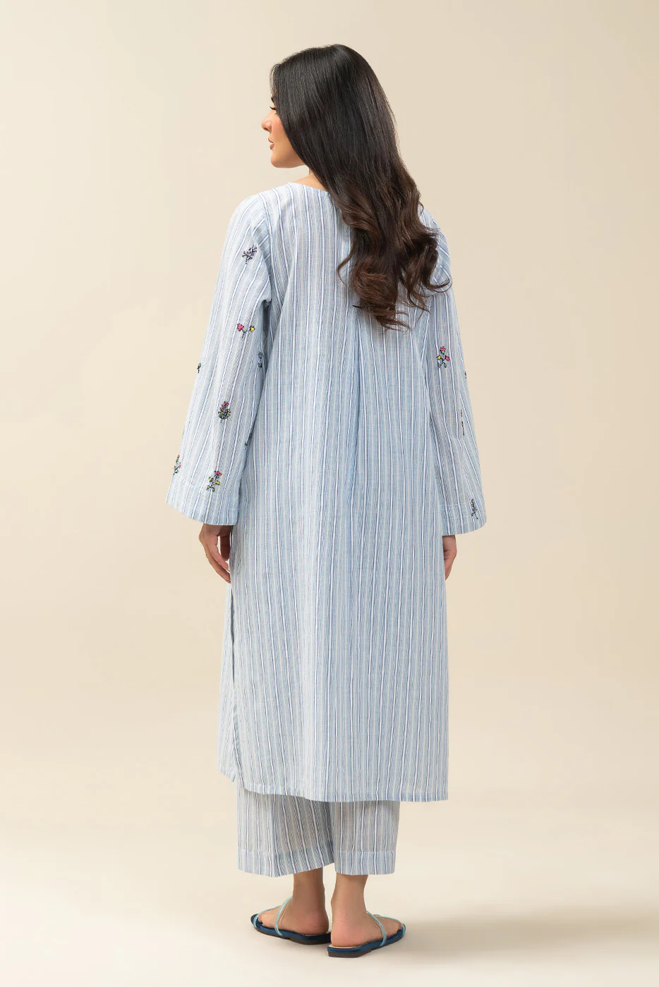 2 PIECE EMBROIDERED LAWN SUIT (PRET) - Image 4