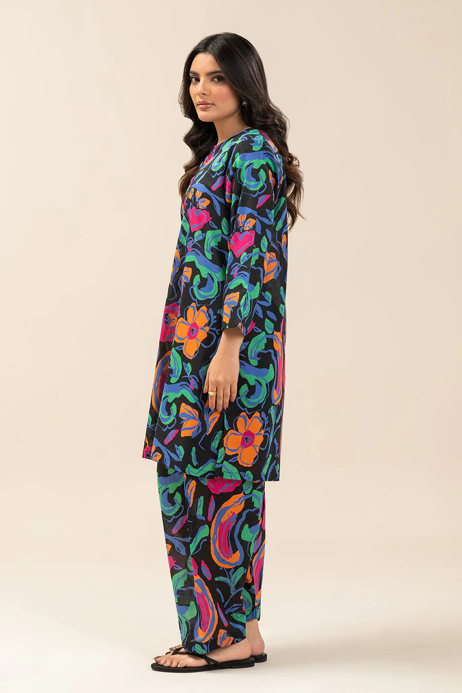 2 PIECE PRINTED LAWN SUIT (PRET) - Image 4
