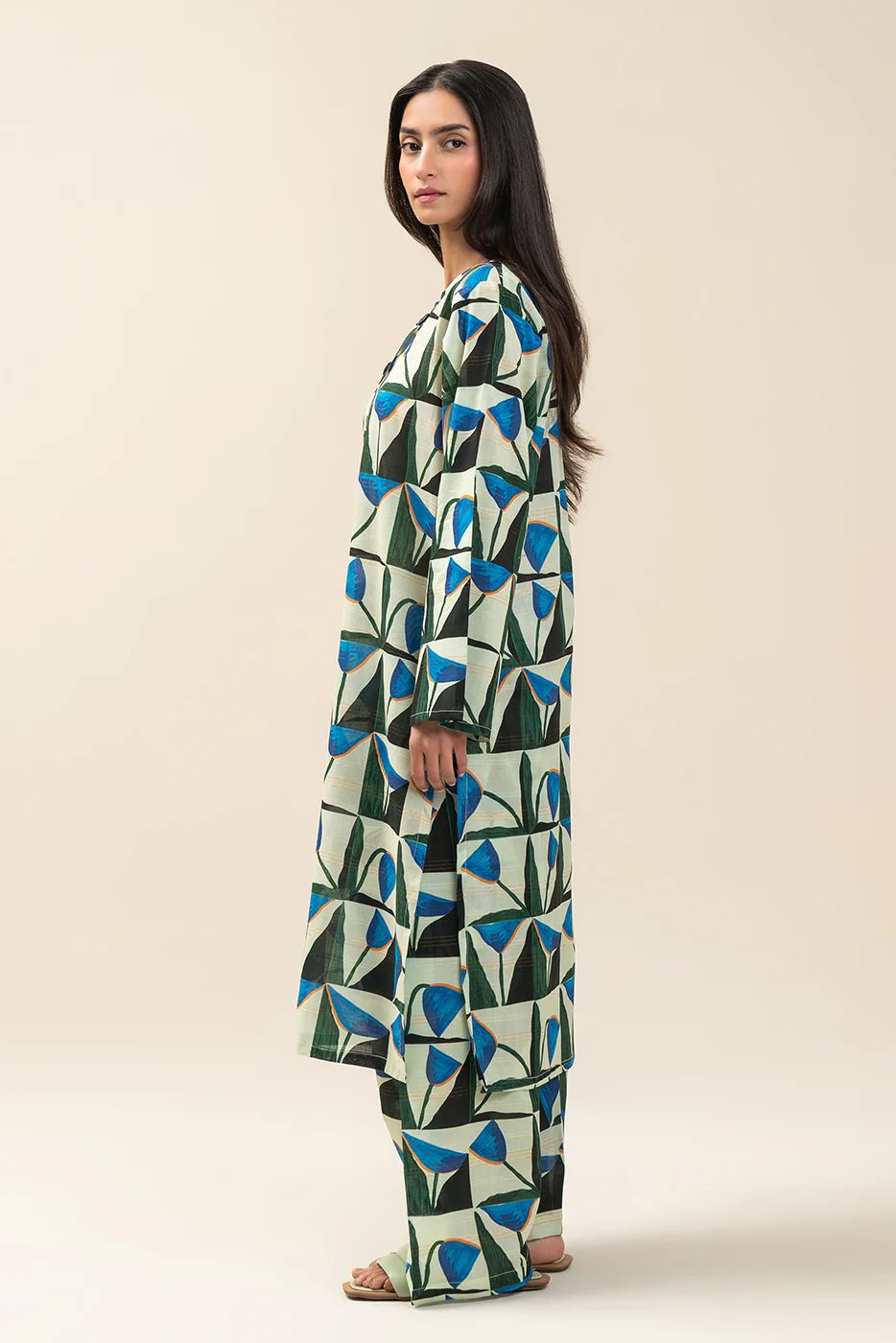 2 PIECE PRINTED DORIA LAWN SUIT (PRET) - Image 3