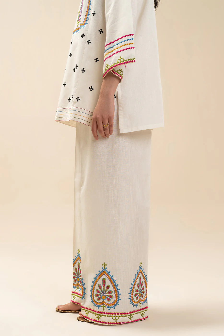 2 PIECE EMBROIDERED SLUB SUIT (FLOW) - Image 10