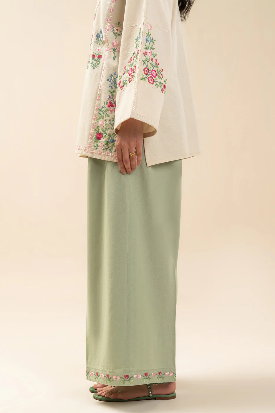 2 PIECE EMBROIDERED N/A SUIT (FLOW) - Image 7