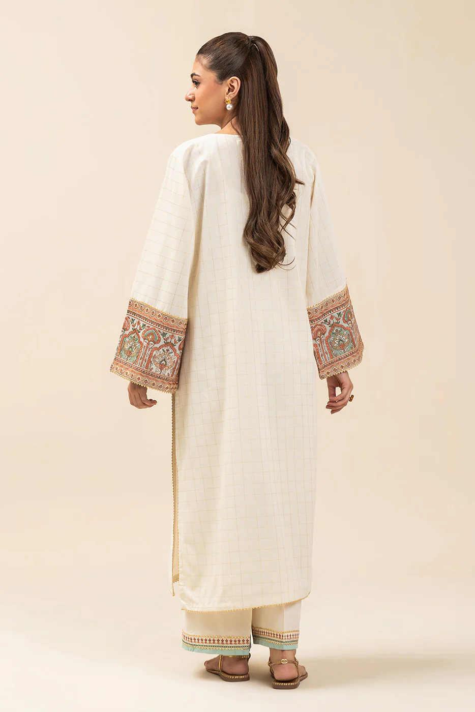 2 PIECE EMBROIDERED YARN DYED LUREX SUIT (PRET) - Image 4