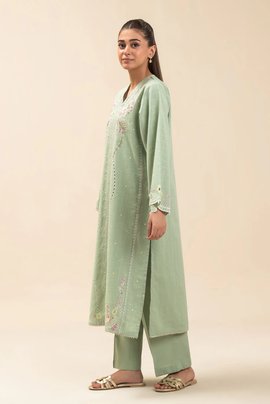 2 PIECE EMBROIDERED YARN DYED LUREX SUIT (PRET) - Image 3