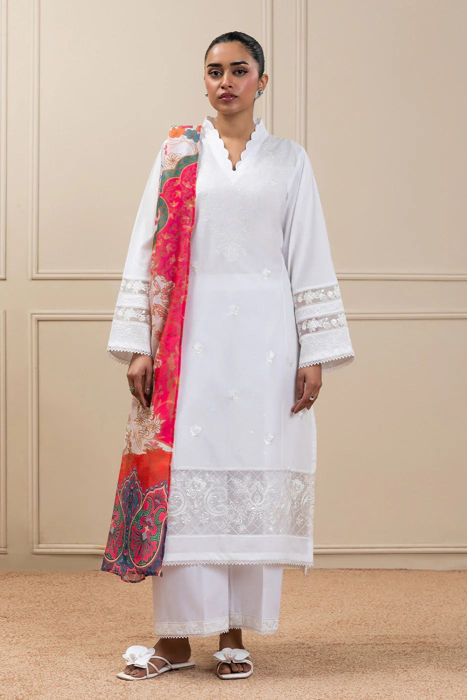 2 PIECE EMBROIDERED LAWN SUIT (HIGH CASUAL) - Image 2