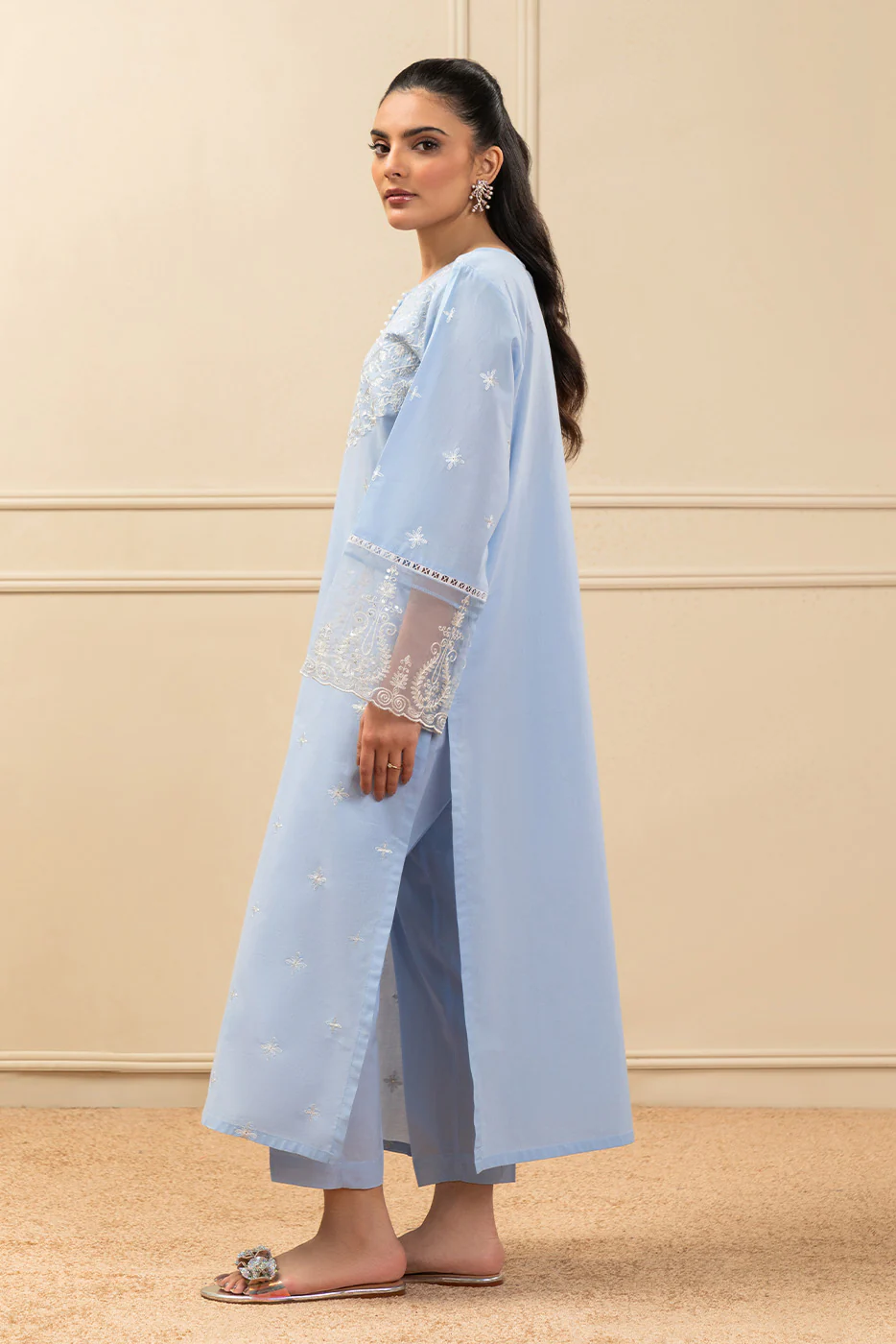 2 PIECE EMBROIDERED LAWN SUIT (HIGH CASUAL) - Image 4