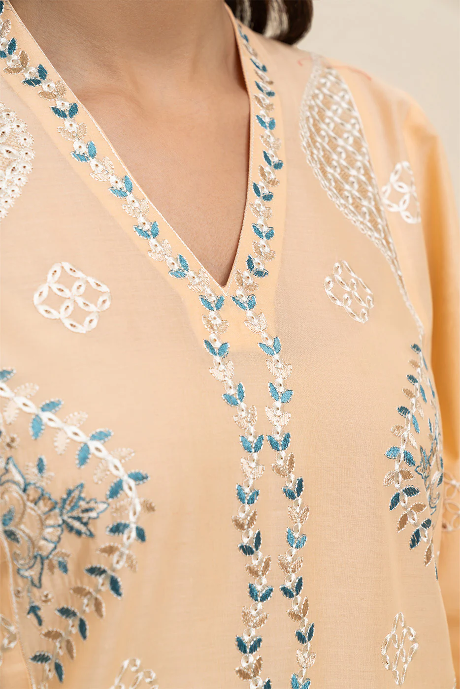 3 PIECE EMBROIDERED LAWN SUIT (PRET) - Image 5