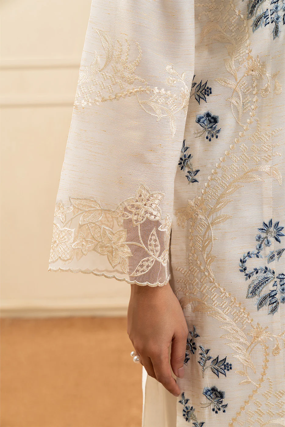 3 PIECE EMBROIDERED GOLD ZARI SUIT (HIGH PRET) - Image 4