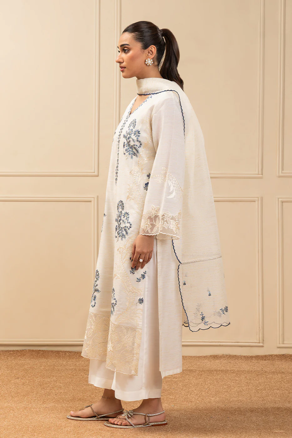 3 PIECE EMBROIDERED GOLD ZARI SUIT (HIGH PRET) - Image 5