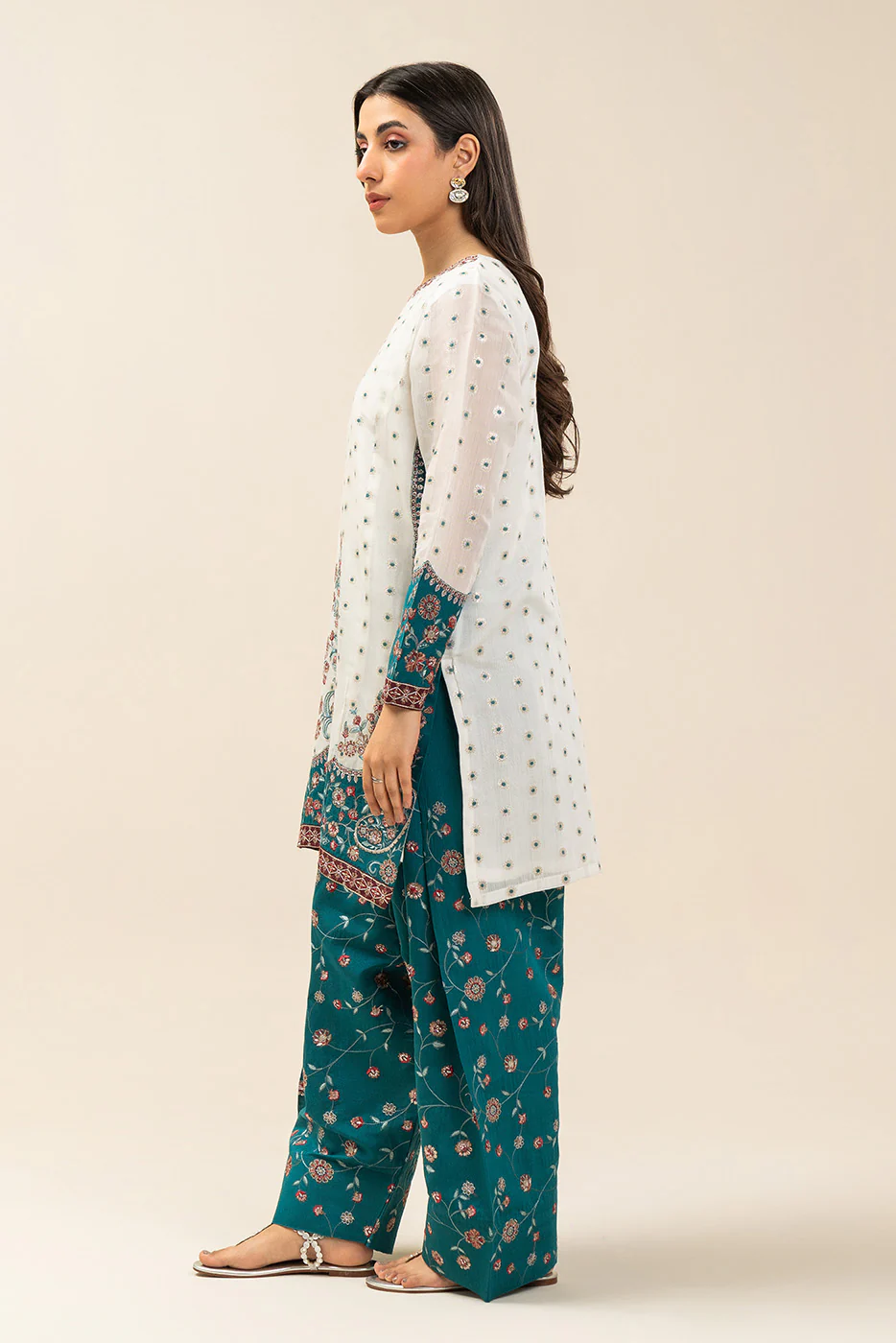 2 PIECE EMBROIDERED DANIER ZARI GOLD SUIT (LUXURY-PRET) - Image 3