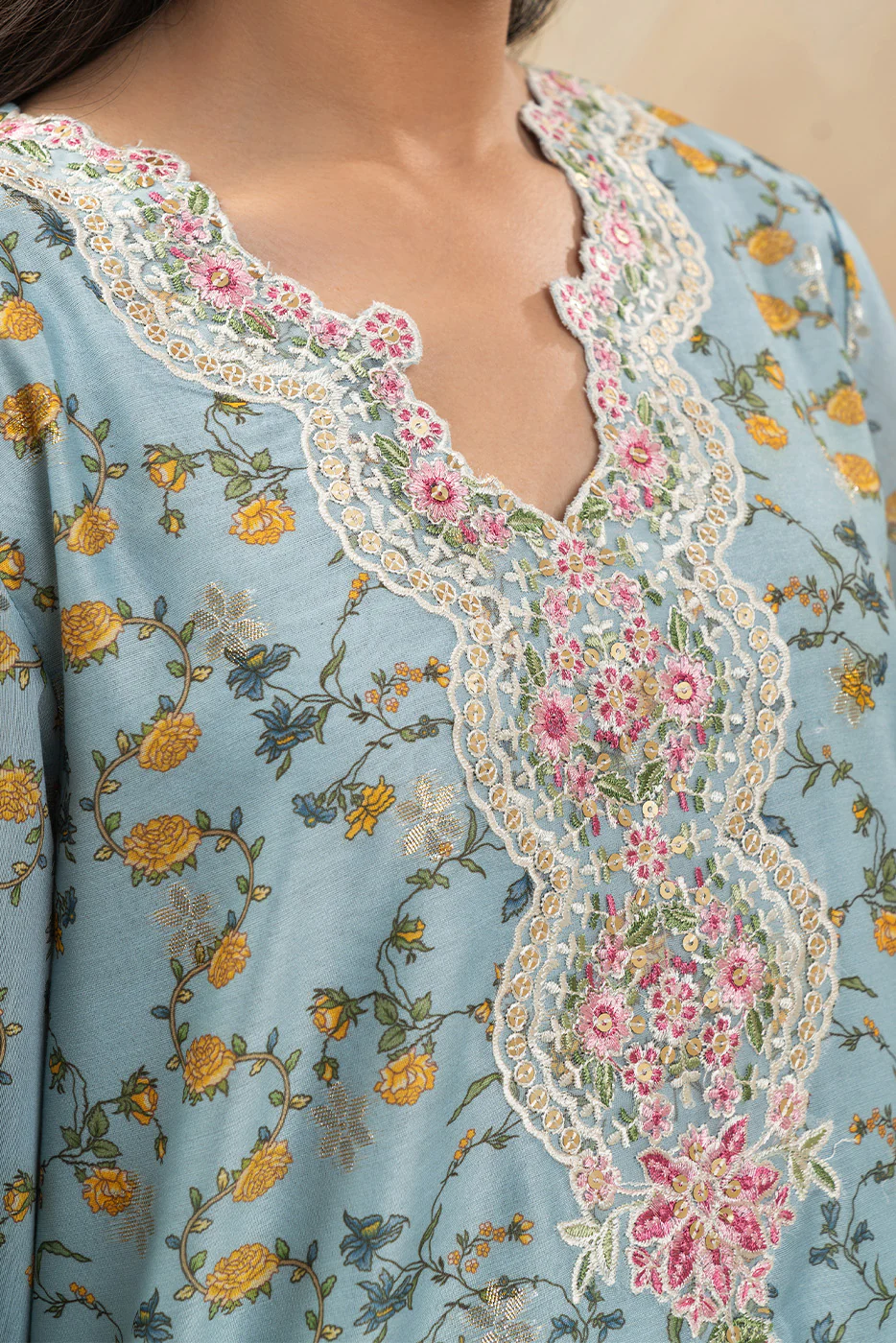 3 PIECE EMBROIDERED ZARI JACQUARD SUIT (LUXURY-PRET) - Image 3