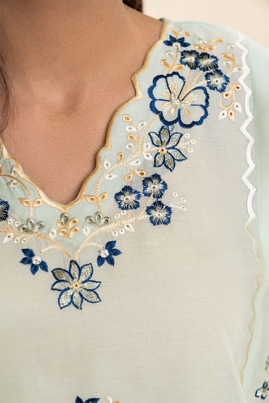EMBROIDERED LAWN SHIRT (PRET) - Image 5