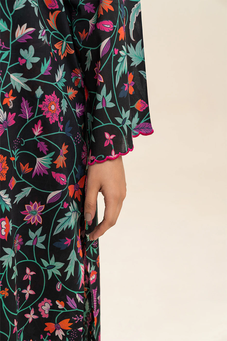 2 PIECE PRINTED LAWN SUIT (PRET) - Image 5