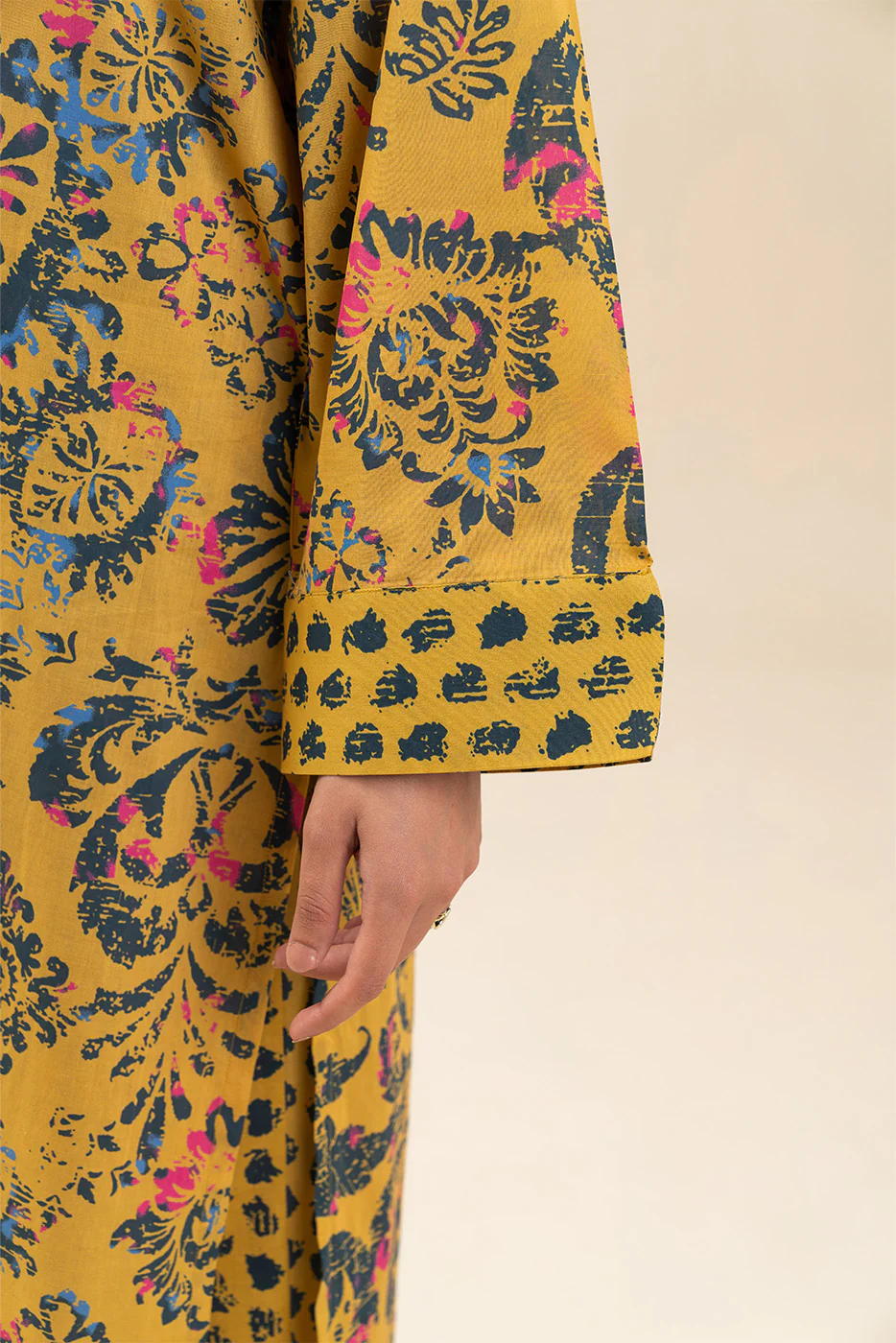 2 PIECE PRINTED LAWN SUIT (PRET) - Image 9