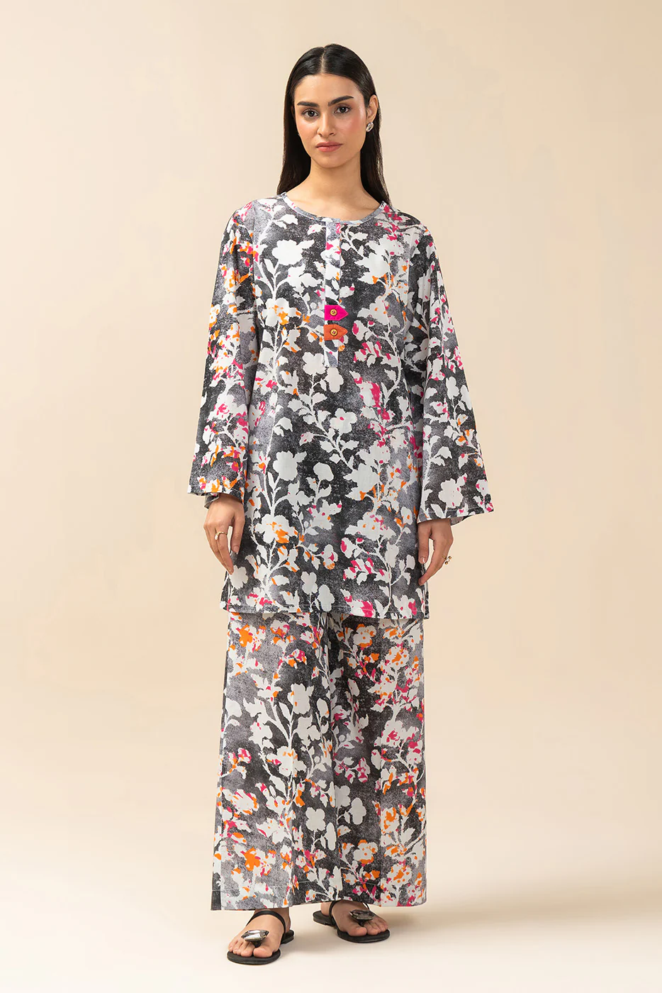 2 PIECE PRINTED LAWN SUIT (PRET) - Image 3