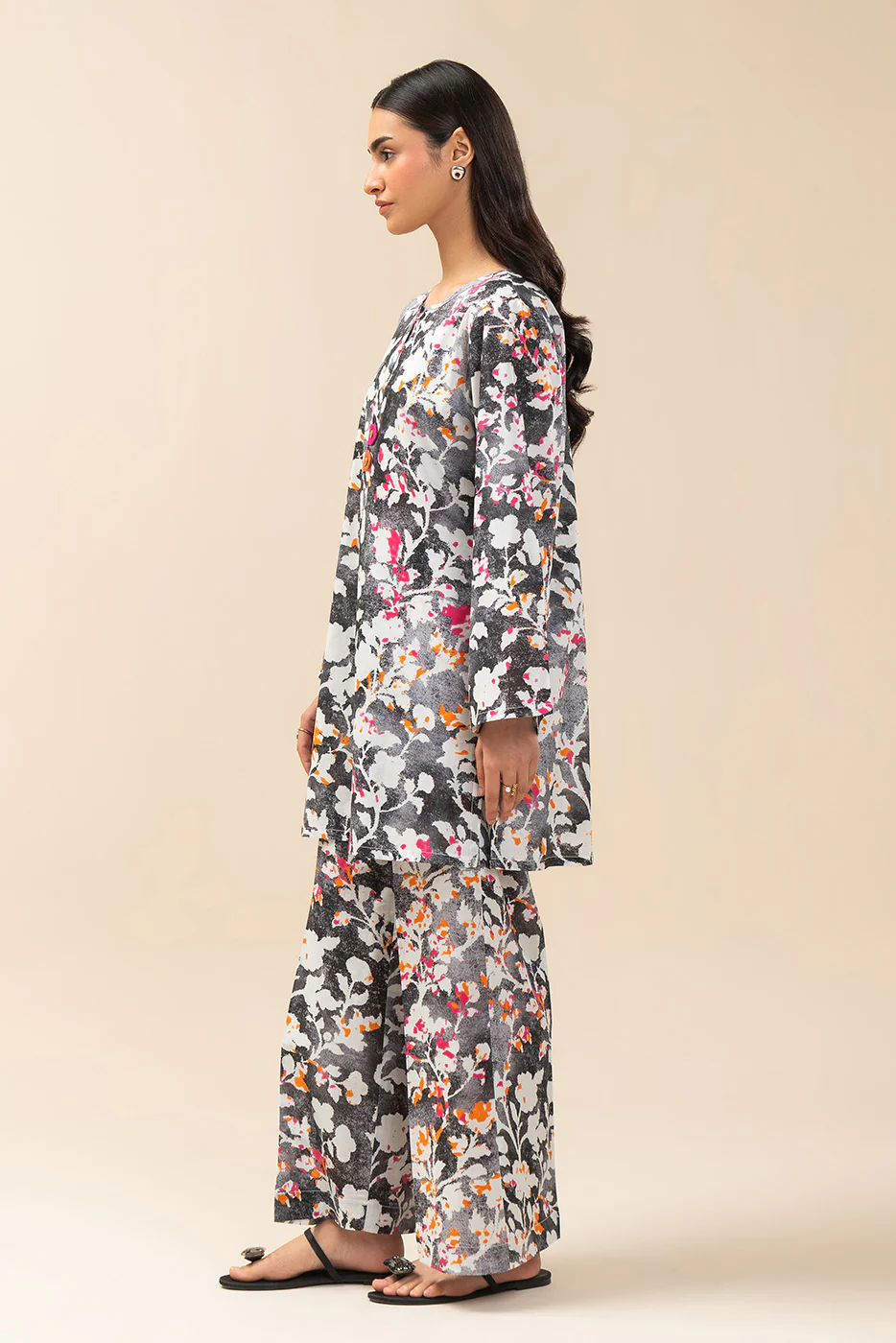 2 PIECE PRINTED LAWN SUIT (PRET) - Image 5