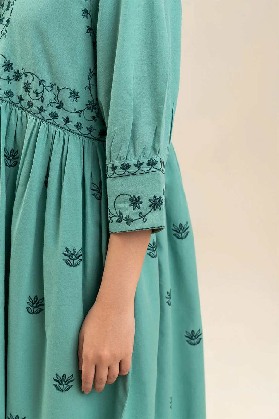 EMBROIDERED DRESS (FLOW) - Image 6