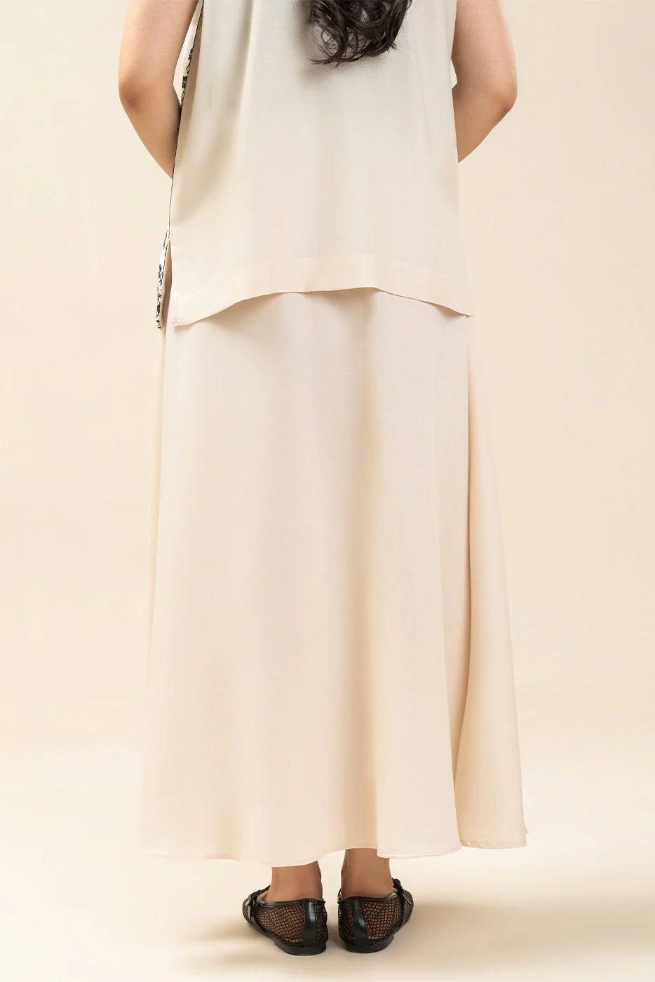 SOLID YARN DYED SKIRT (FLOW) - Image 4