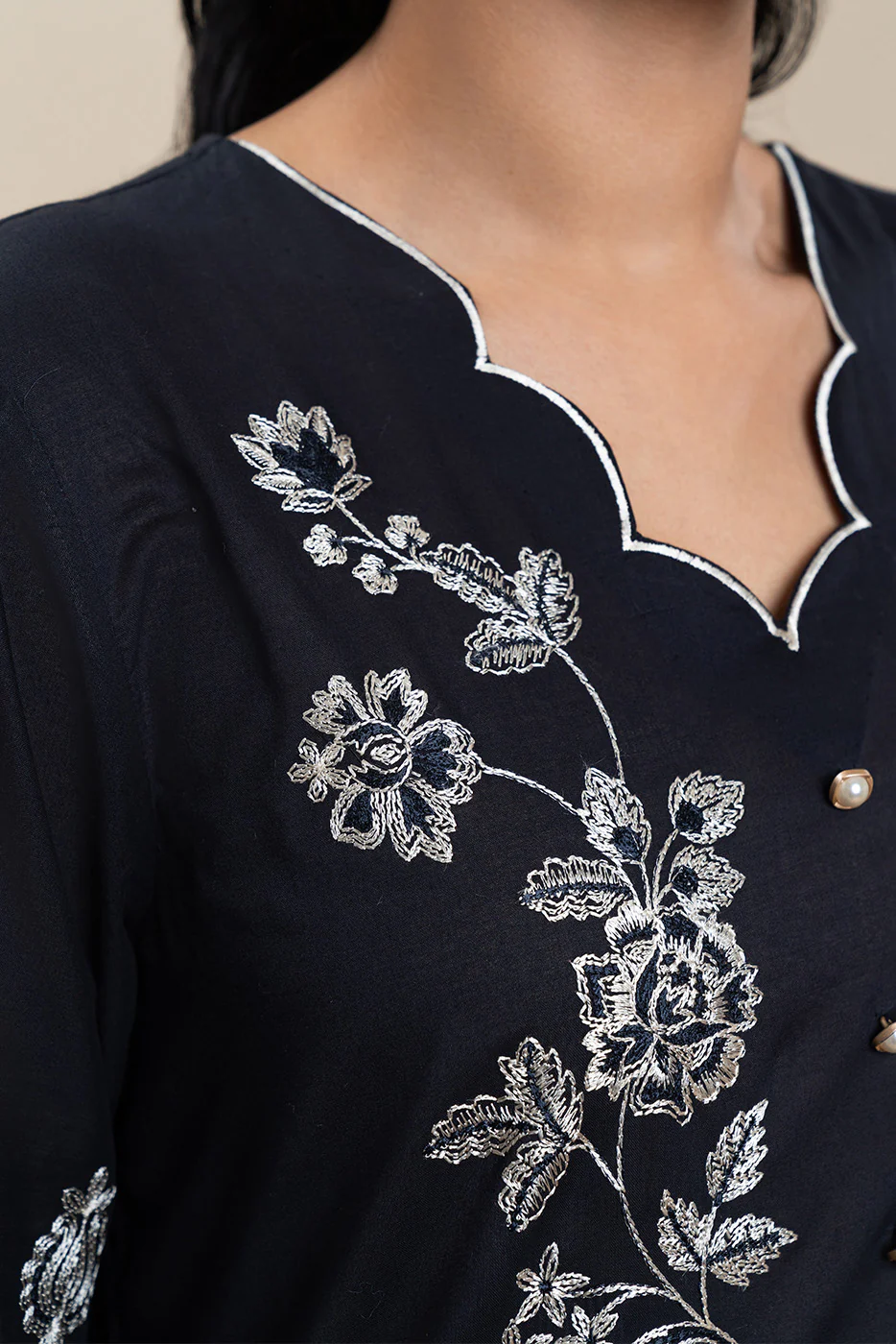 3 PIECE EMBROIDERED LAWN SUIT (HIGH CASUAL) - Image 5