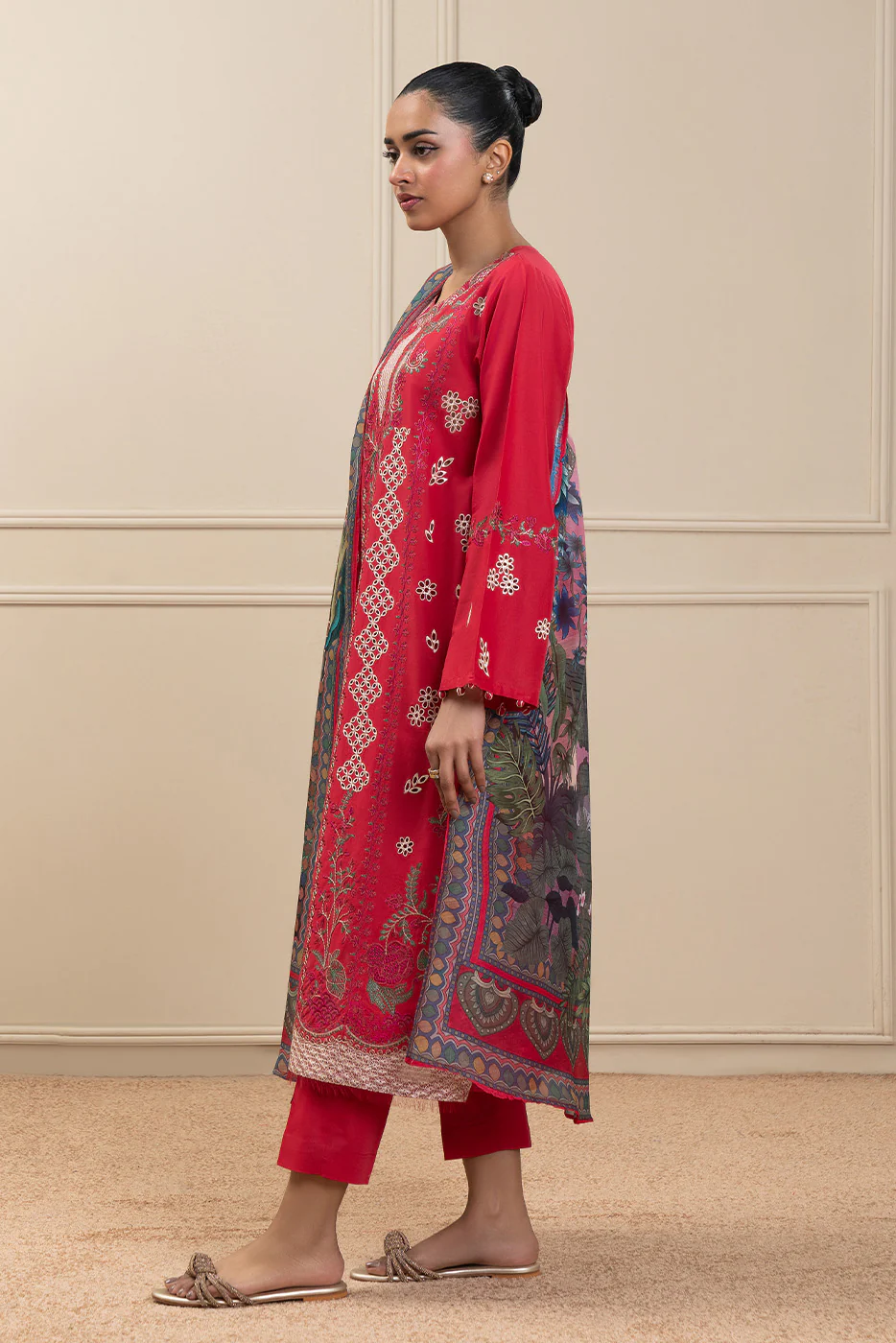 3 PIECE EMBROIDERED LAWN SUIT (HIGH CASUAL) - Image 3