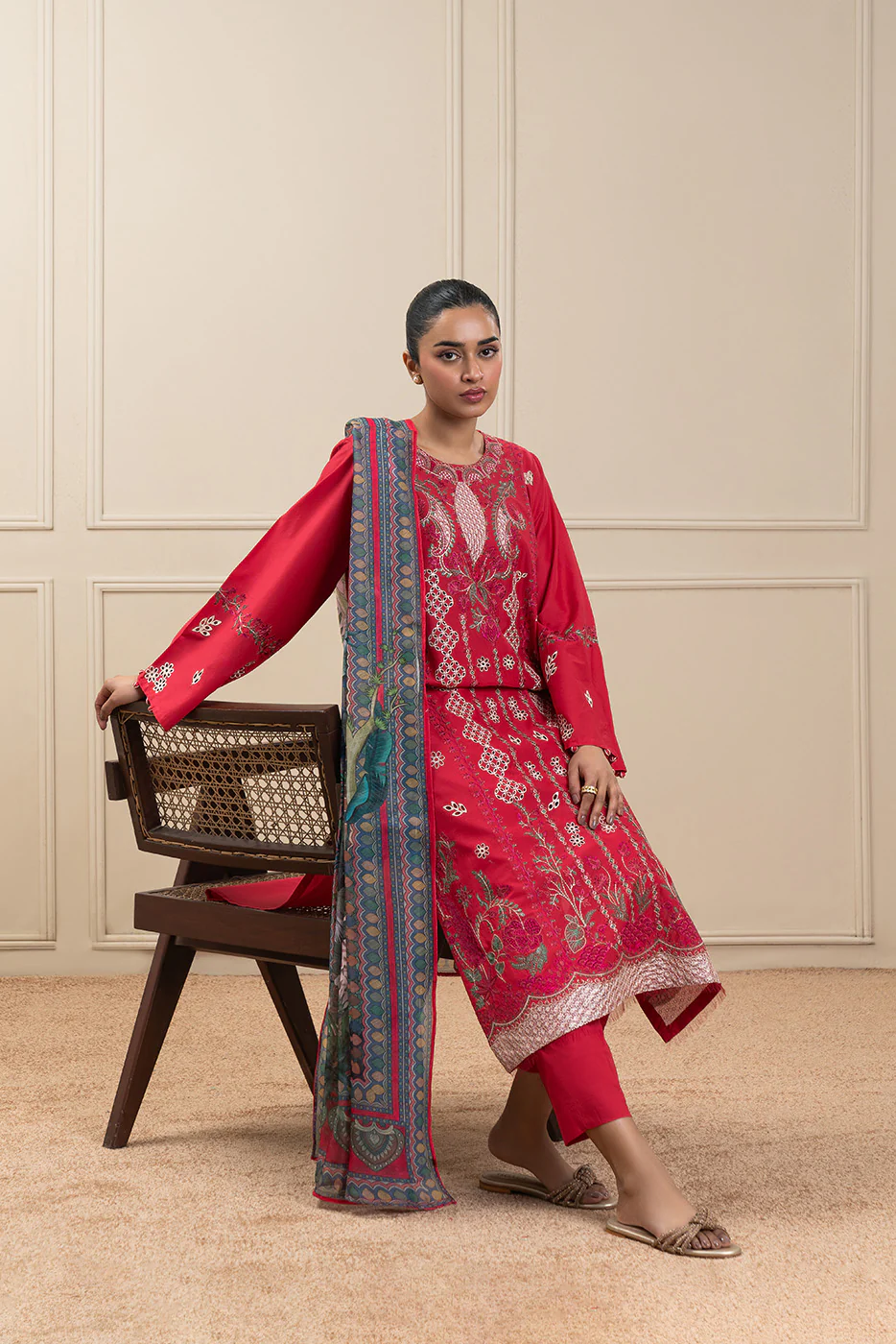 3 PIECE EMBROIDERED LAWN SUIT (HIGH CASUAL) - Image 7