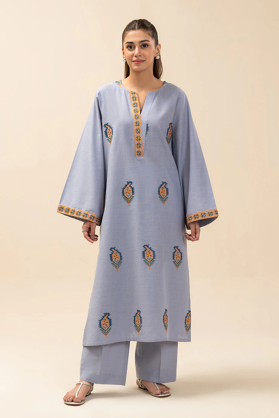 2 PIECE EMBROIDERED TWO WAY SLUB SUIT (PRET) - Image 5