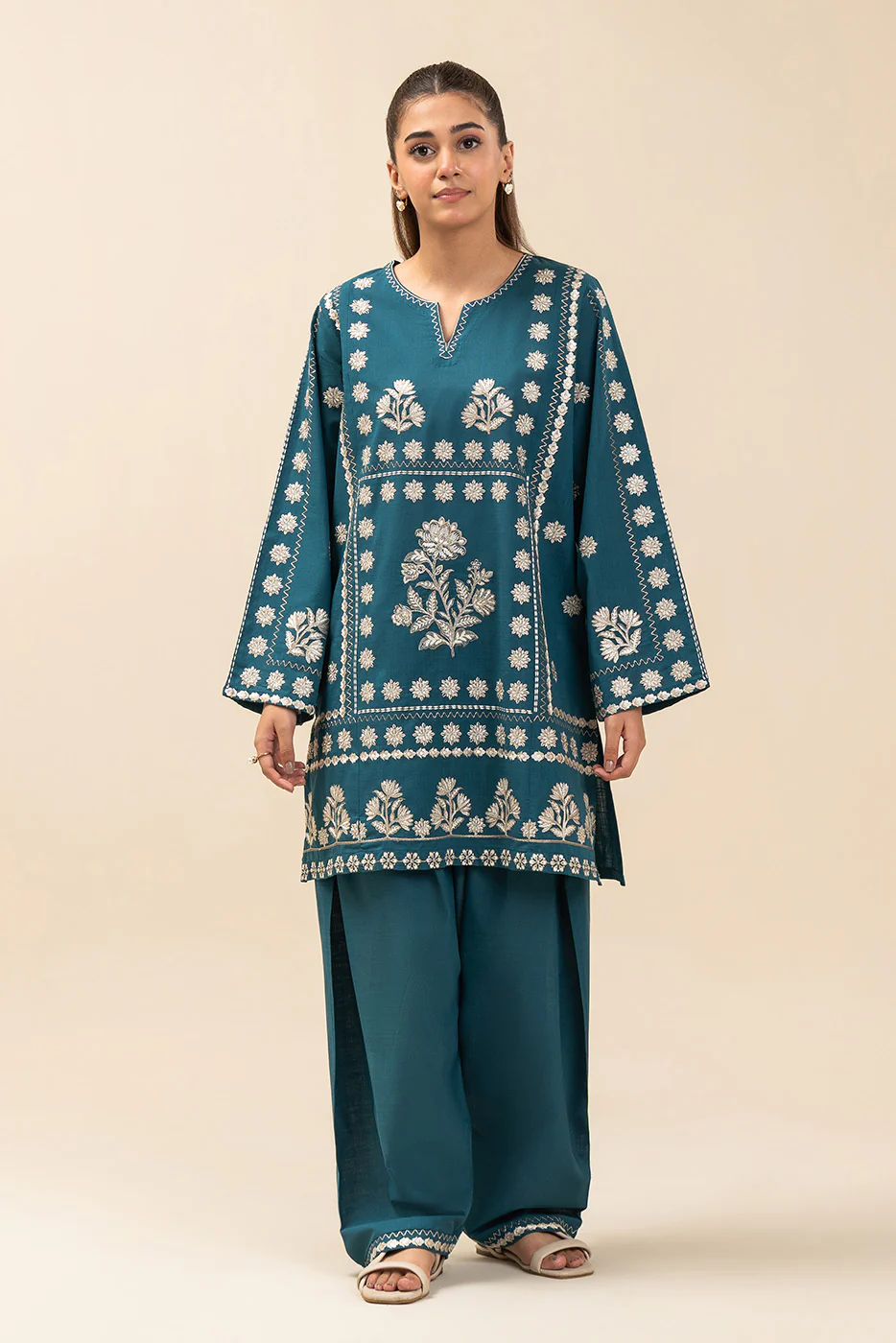 2 PIECE EMBROIDERED TWO WAY SLUB SUIT (PRET) - Image 2