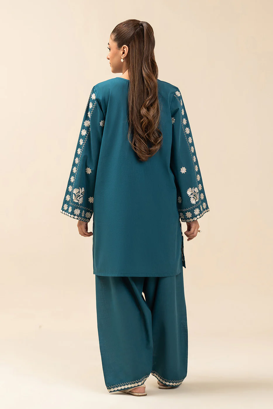 2 PIECE EMBROIDERED TWO WAY SLUB SUIT (PRET) - Image 4