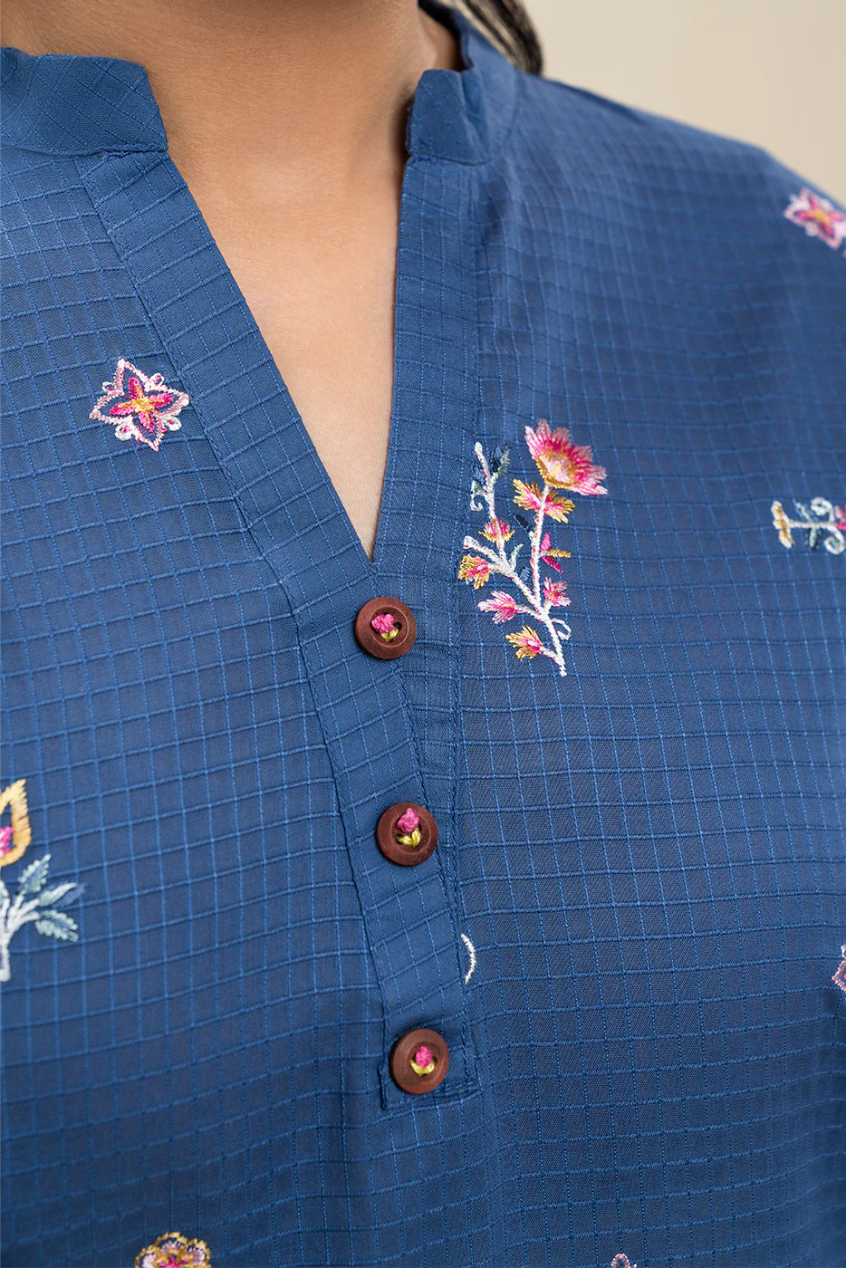 EMBROIDERED DORIA SHIRT (PRET) - Image 4