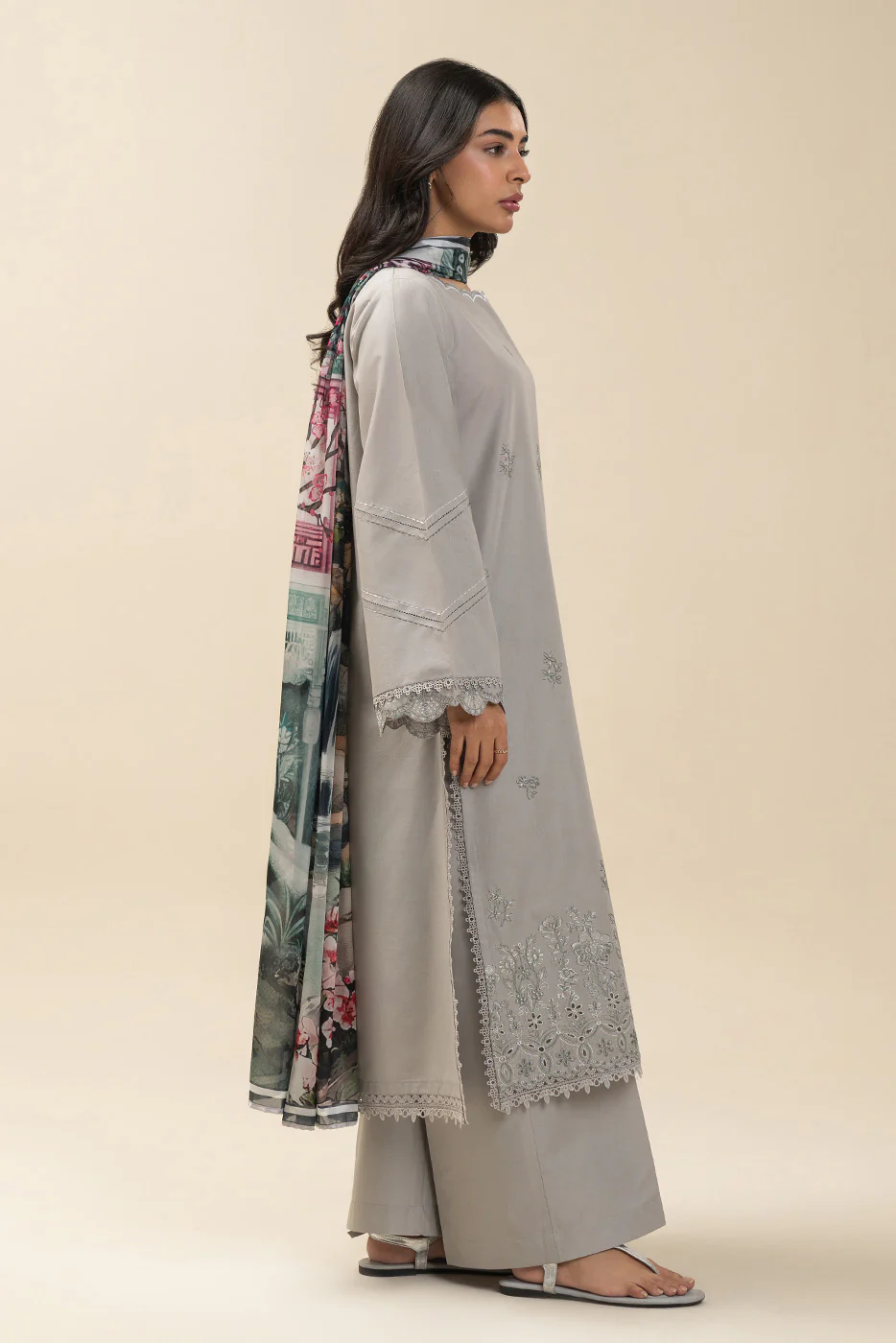 2 PIECE EMBROIDERED LAWN SUIT-ETHEREAL VISTA (UNSTITCHED) - Image 3