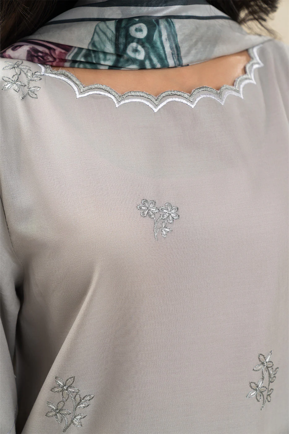 2 PIECE EMBROIDERED LAWN SUIT-ETHEREAL VISTA (UNSTITCHED) - Image 5
