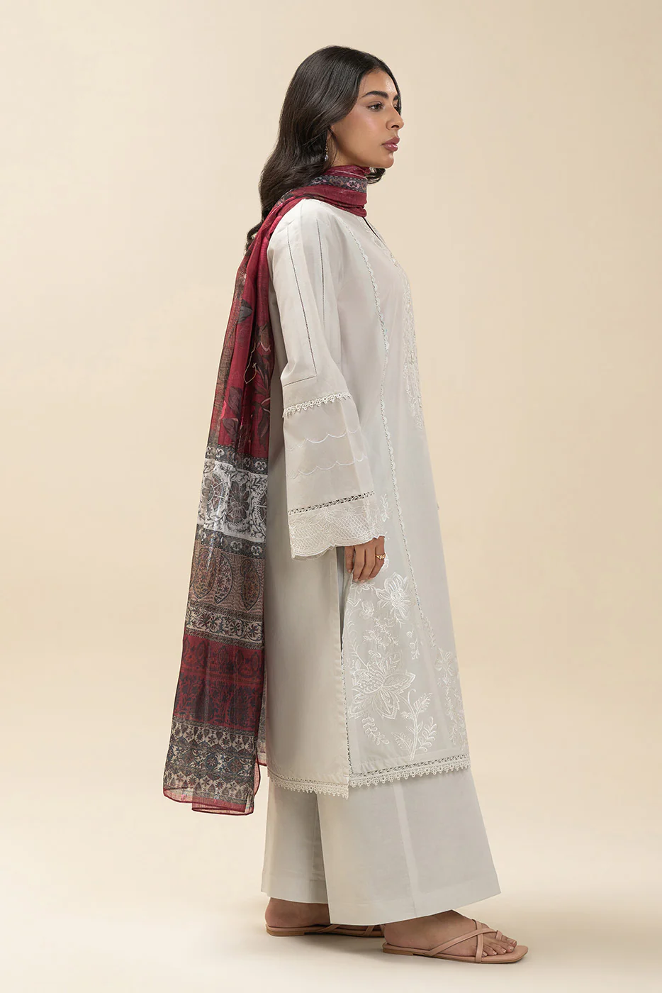 3 PIECE EMBROIDERED LAWN SUIT-INFERNO BRILLIANCE (UNSTITCHED) - Image 3
