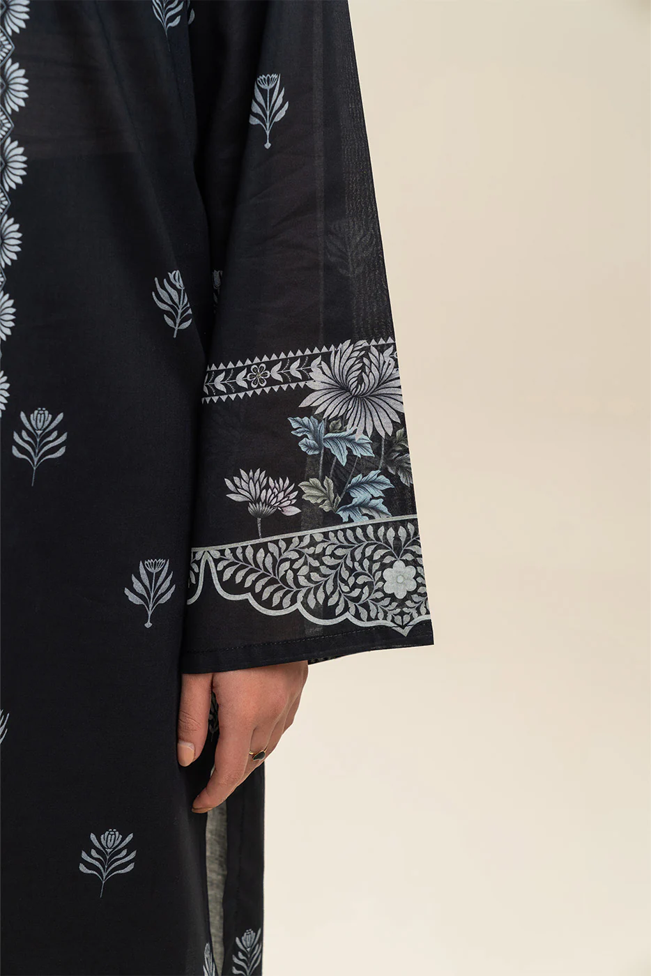 3 PIECE PRINTED LAWN SUIT-RAVEN FLORET (UNSTITCHED) - Image 6