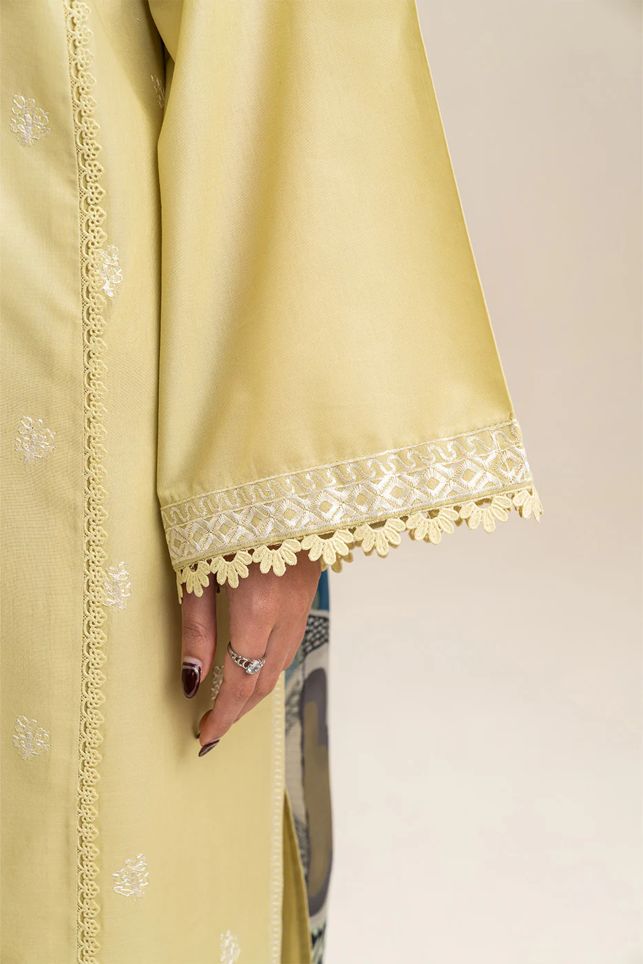3 PIECE EMBROIDERED LAWN SUIT-SOFT VEIL (UNSTITCHED) - Image 6
