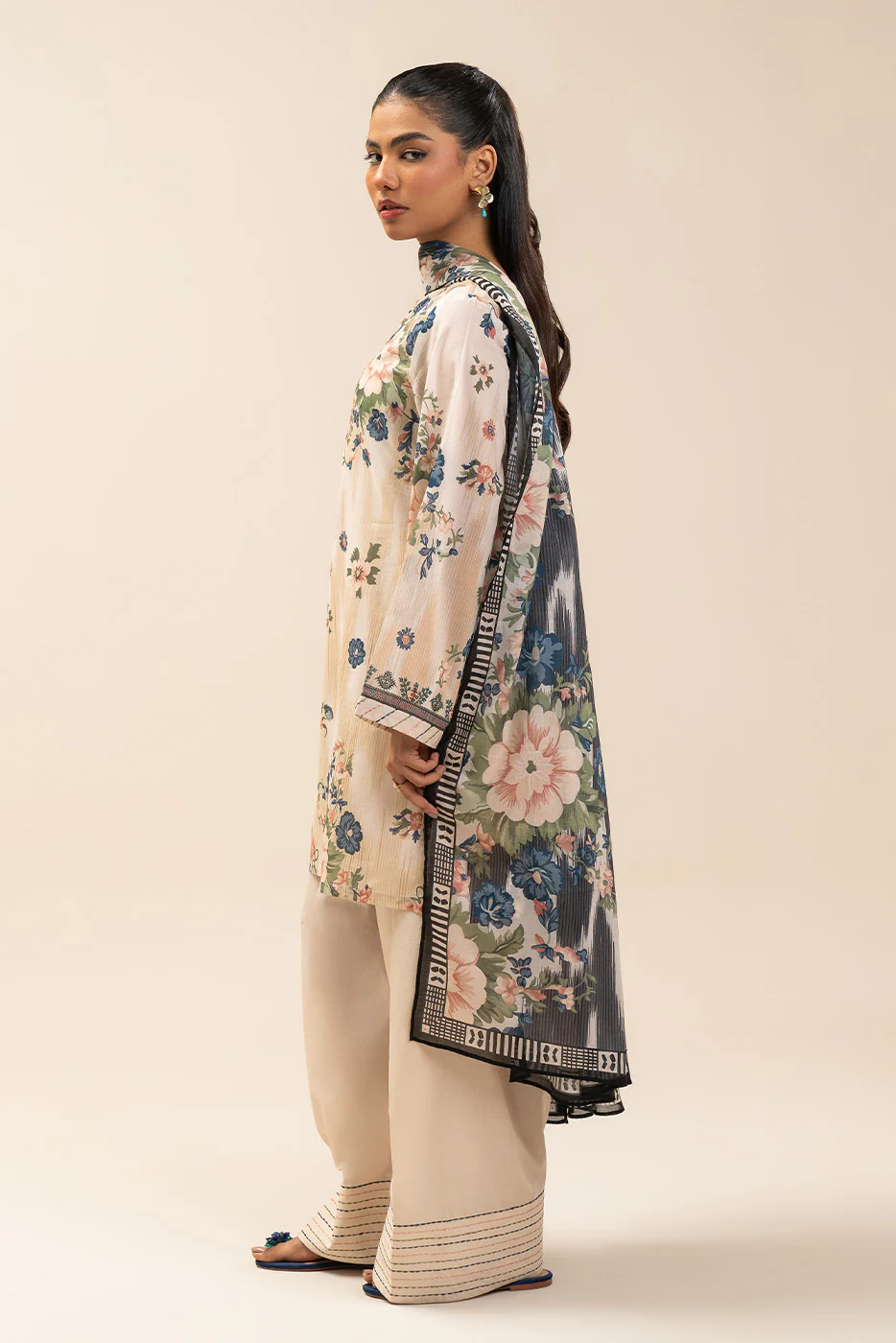 3 PIECE PRINTED LAWN SUIT-IVORY FLORET (UNSTITCHED) - Image 3