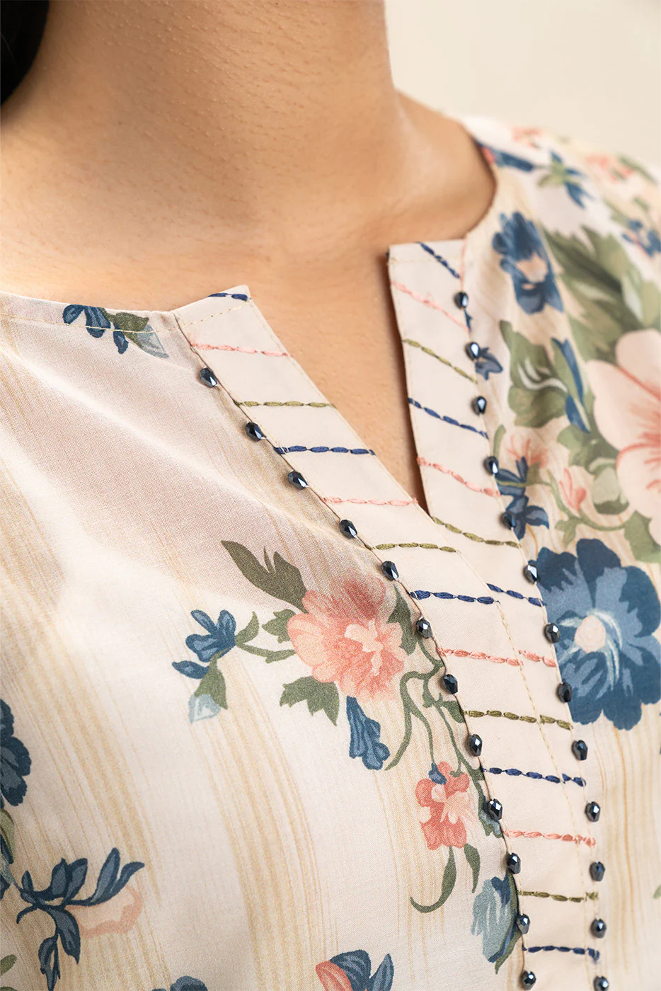 3 PIECE PRINTED LAWN SUIT-IVORY FLORET (UNSTITCHED) - Image 5